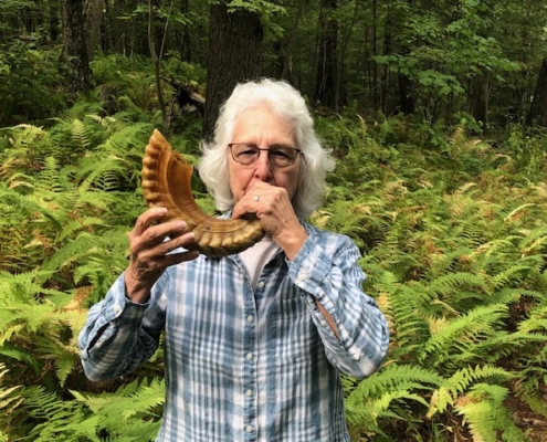 Sharon Friedman, AAIC Board Member, blows a shofar to honor the month of Elul.