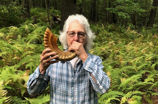 Sharon Friedman, AAIC Board Member, blows a shofar to honor the month of Elul.